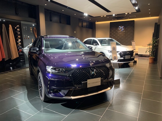 DS７CROSSBACK　LOUVRE　展示してます