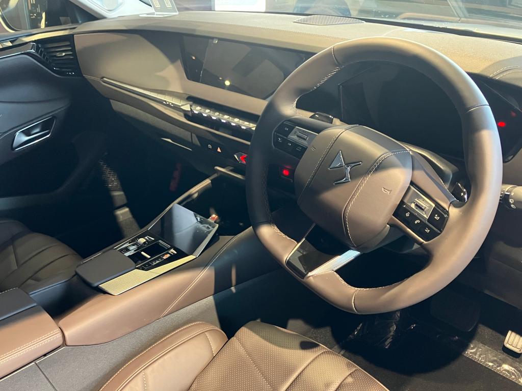 特別仕様車　　DS 4 ETOILE  Champs Élysées　展示中