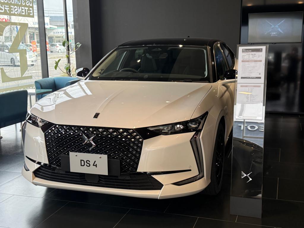 特別仕様車　　DS 4 ETOILE  Blue HDI　展示中