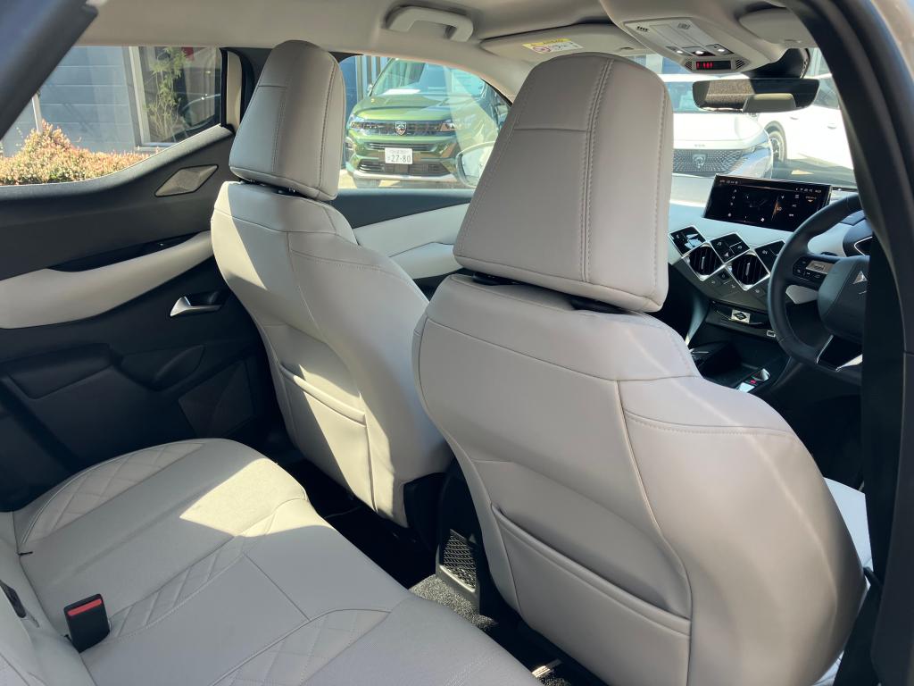 認定中古車 DS3 エスプリ ド ヴォヤージュ B.HDi　入庫しました