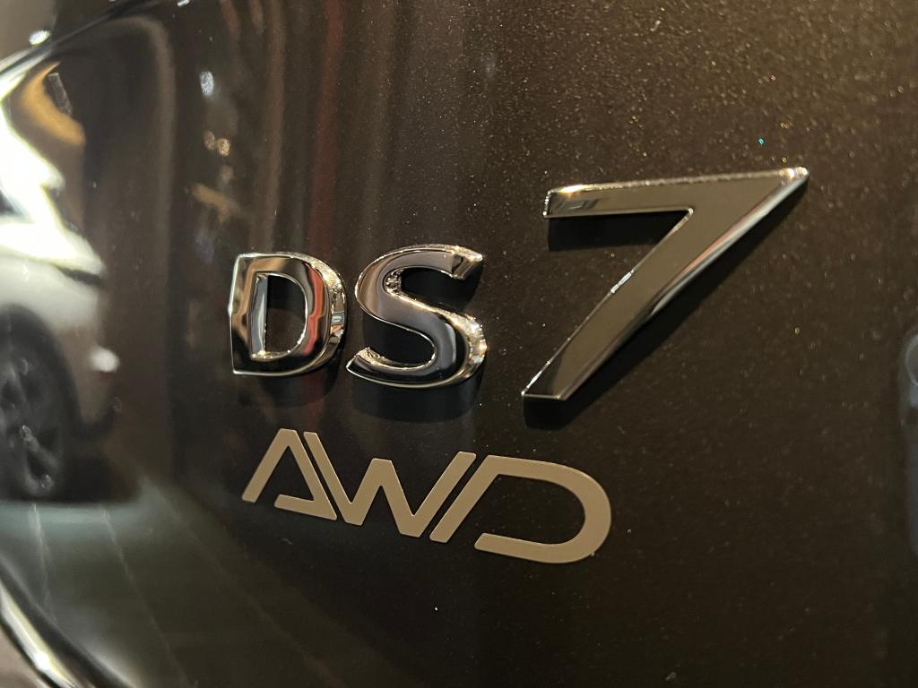 新グレードDS 7 ETOILE PLUG-IN HYBRID AWD 　展示車ございます。