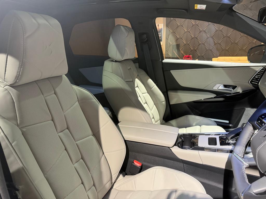 DS 3 Esprit de Voyage　限定車
