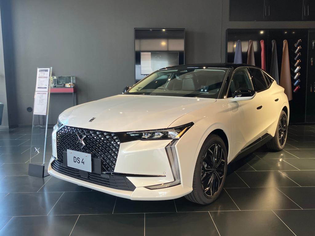 特別仕様車　　DS 4 ETOILE  Champs Élysées　　展示車届きました