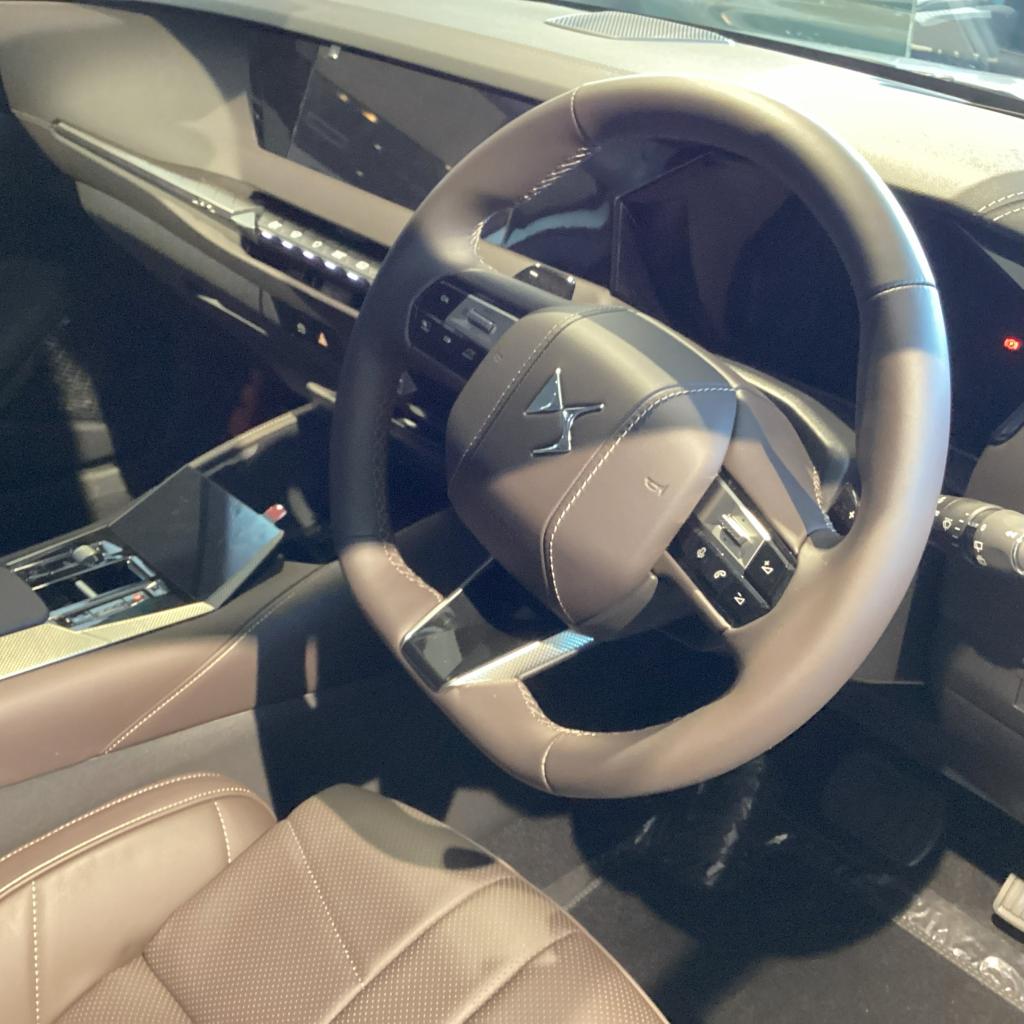 華やかな特別仕様車　DS 4 ETOILE Champs Élysées