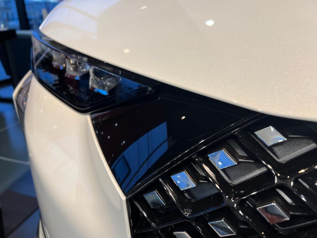 DS 4 ETOILE  Blue HDI　展示中